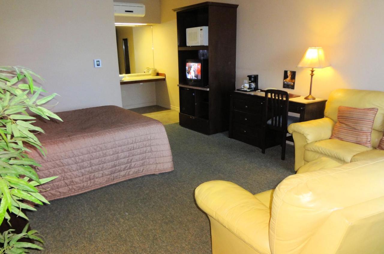 Hotel-Motel Drummond 드럼먼드빌 객실 사진